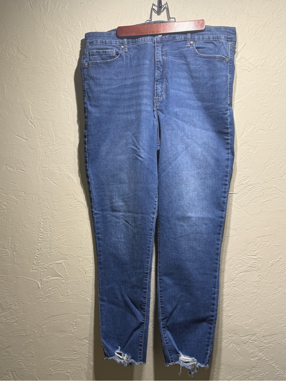 Sofia Jeans Distressed “Rosa Curvy Ankle” Jeans Size 16